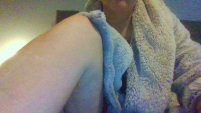 Blondiee38 live from United Kingdom