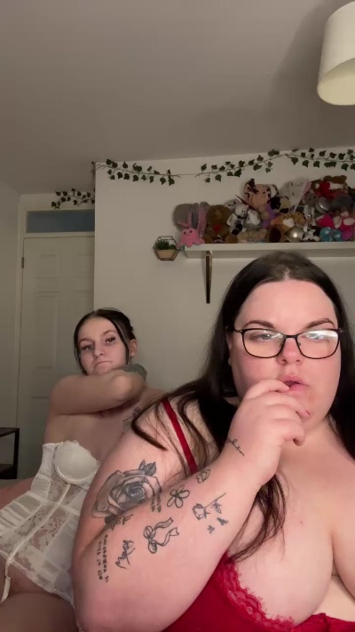Brunettelesbian live from United Kingdom