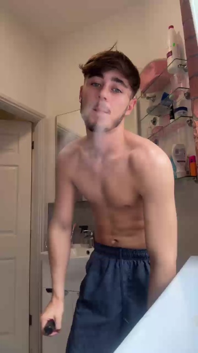 CheekyChap7081 live from United Kingdom
