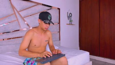 DamianCrosshc live from Colombia