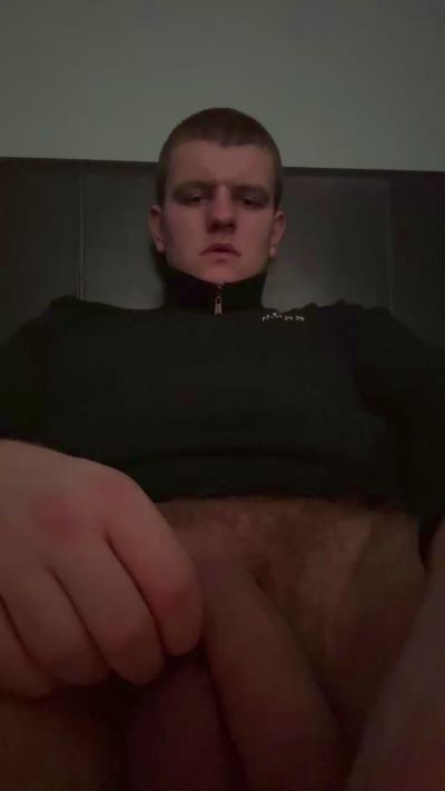 Ddshyy_3873 live from United Kingdom