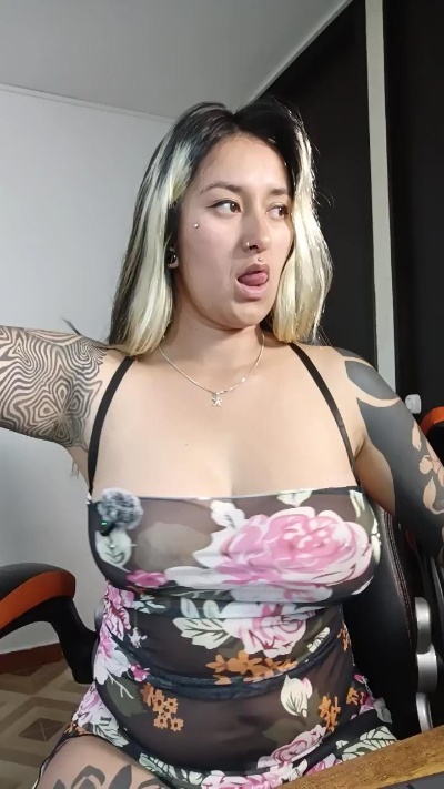 Kitty_goddess live from United Kingdom
