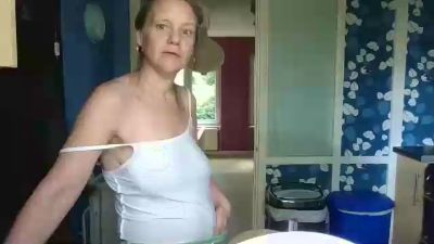 Lolapierce live from United Kingdom