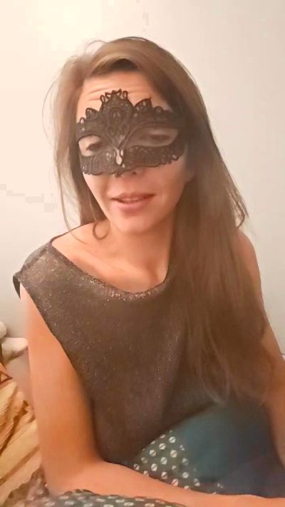 Loulou_27 live from France
