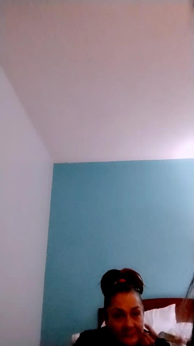 Lucky_Luci live from United States