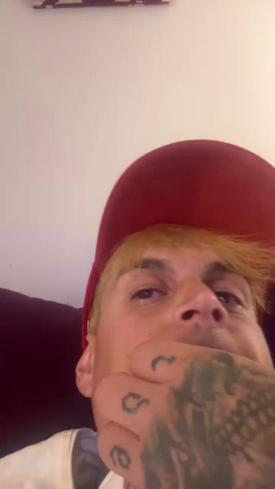 Mikapone live from United States