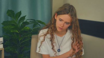 SaraSwick live from France