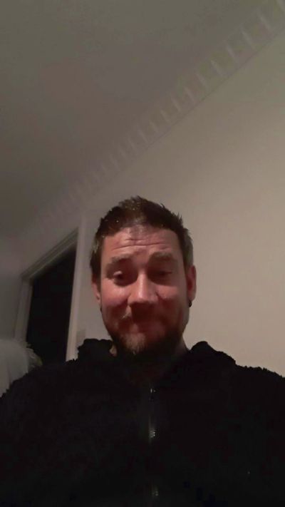 Suckmegood43 live from United Kingdom