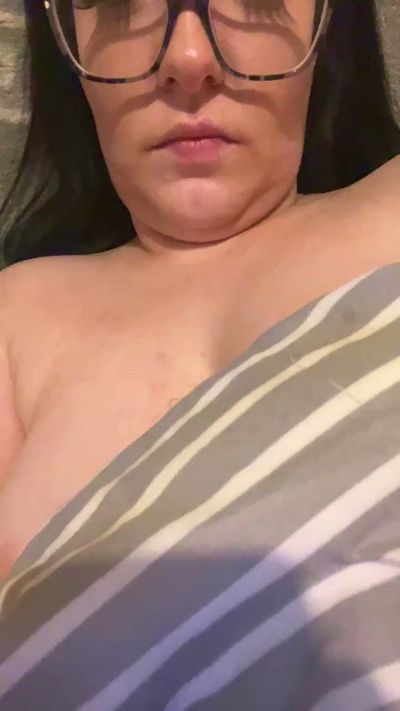 Sugarlips2828 live from United Kingdom
