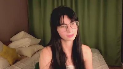SvetlanaComee live from United States
