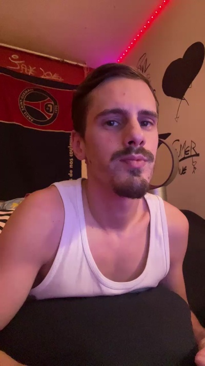 Theo95_ live from France