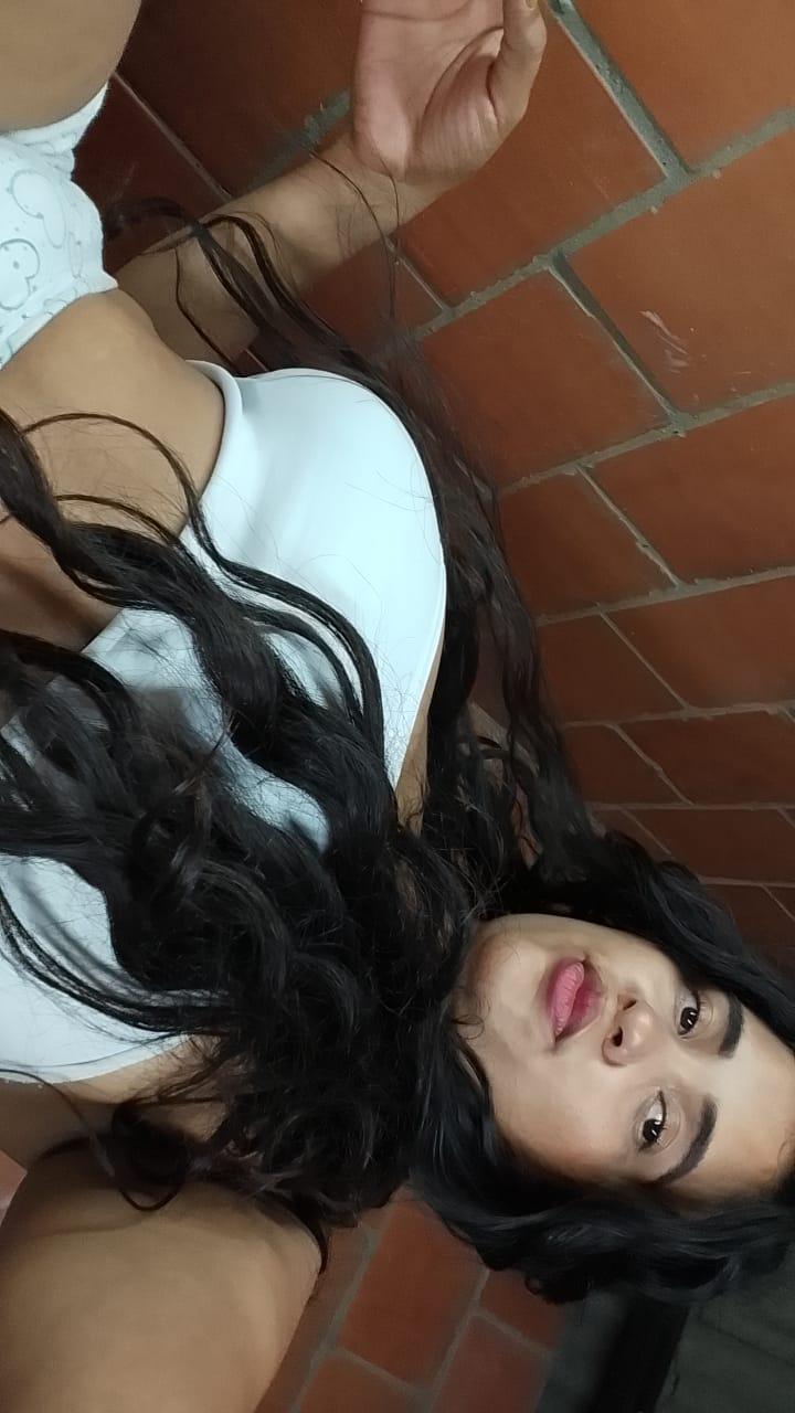 aisha_koswell33 live from Colombia