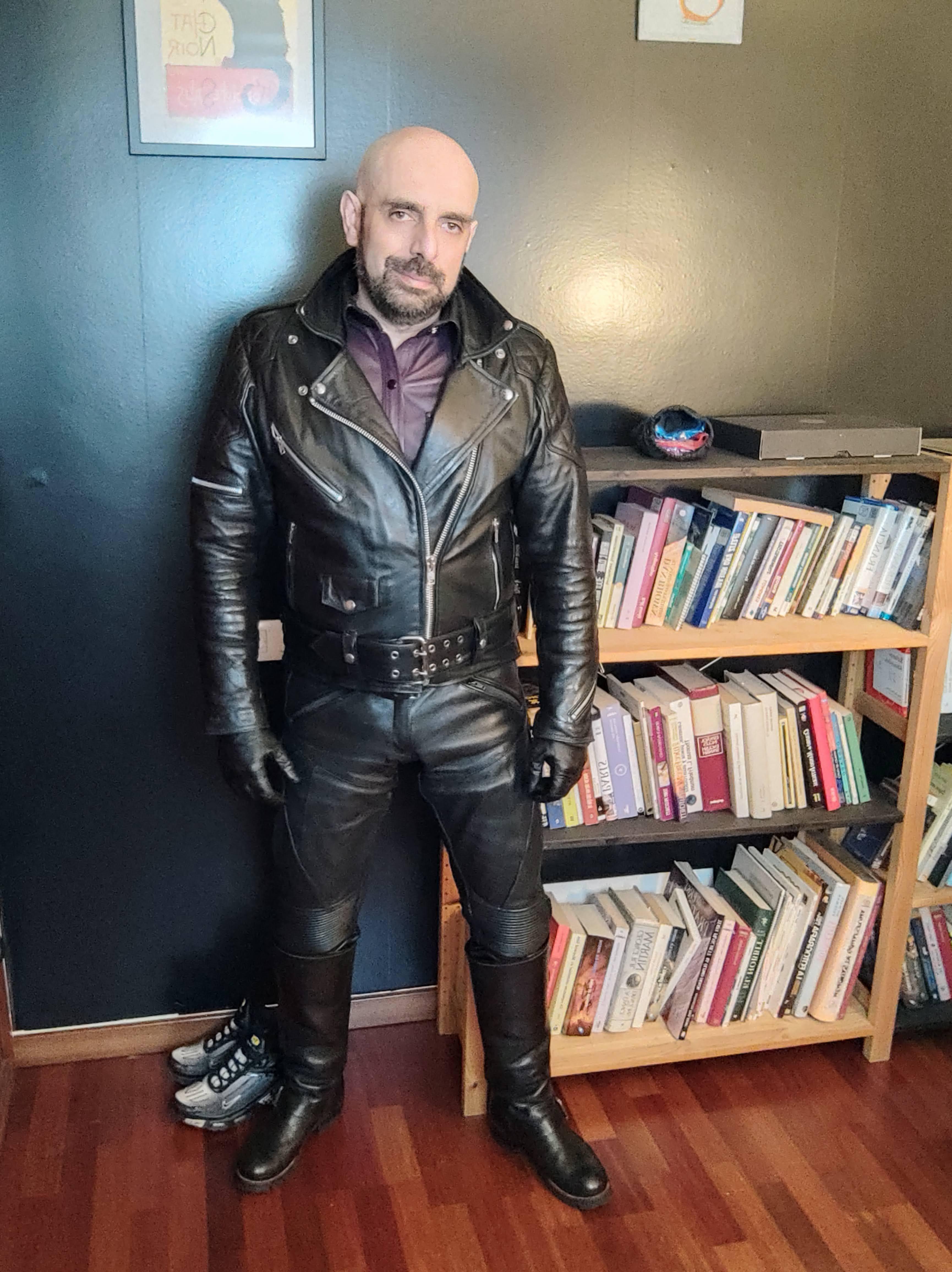 leatherspain1 live from Spain