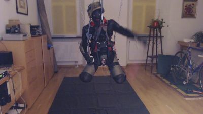 slave0575 live from Germany